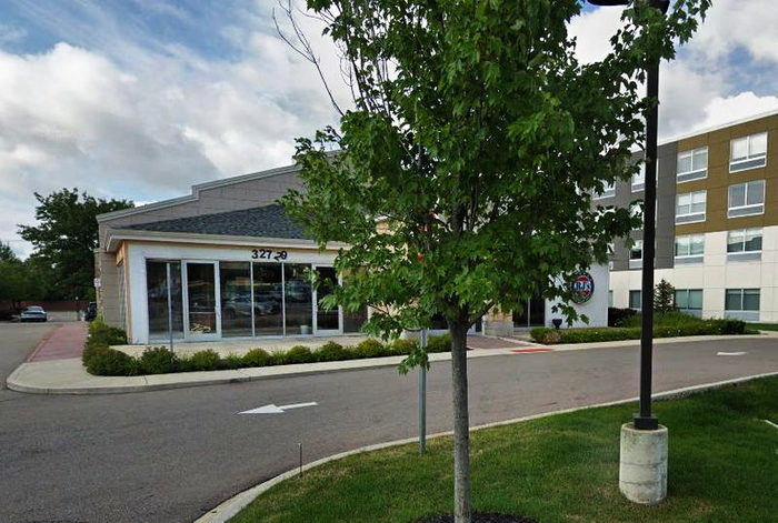 Chilis (Chilis Grill & Bar) - Farmington Hills - 32769 Northwestern Hwy (newer photo)